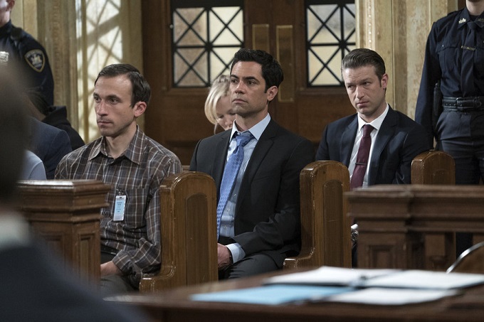 LAW & ORDER: SPECIAL VICTIMS UNIT -- "Surrendering Noah" Episode 1623 -- Pictured: (l-r) Danny Pino as Nick Amaro, Peter Scanavino as Dominick "Sonny" Carisi, Jr. -- (Photo by: Michael Parmelee/NBC)