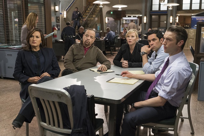 LAW & ORDER: SPECIAL VICTIMS UNIT -- "Surrendering Noah" Episode 1623 -- Pictured: (l-r) Mariska Hargitay as Olivia Benson, Ice T as Odafin "Fin" Tutuola, Kelli Giddish as Amanda Rollins, Danny Pino as Nick Amaro, Peter Scanavino as Dominick "Sonny" Carisi, Jr. -- (Photo by: Michael Parmelee/NBC)