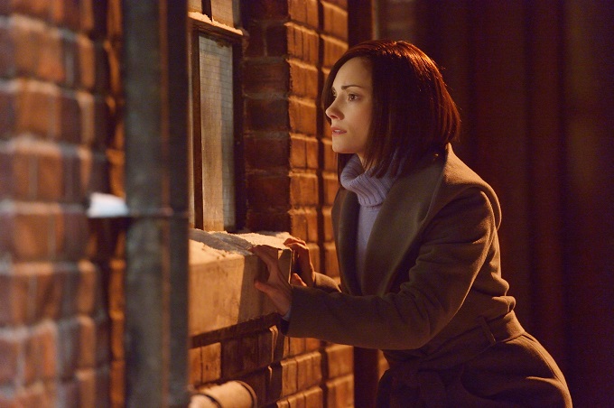 THE STRAIN -- "Intruders" -- Episode 208 (Airs August 30, 10:00 pm e/p) Pictured: Natalie Brown as Kelly Goodweather. CR: Michael Gibson/FX