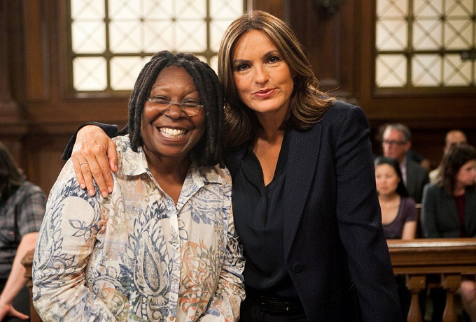 LAW & ORDER: SPECIAL VICTIMS UNIT -- "Institutional Fail" Episode 17004 -- Pictured: (l-r) Whoopi Goldberg as Janette Garner, Mariska Hargitay as Sergeant Olivia Benson -- (Photo by: Tom Zubak/NBC)