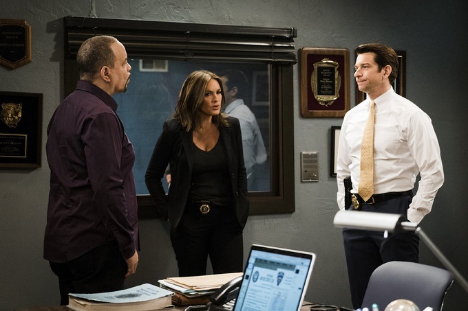 LAW & ORDER: SPECIAL VICTIMS UNIT -- "Melancholy Pursuit" Episode 17008 -- Pictured: (l-r) Ice-T as Detective Odafin "Fin" Tutuola, Mariska Hargitay as Lieutenant Olivia Benson, Andy Karl as Sgt. Mike Dodds -- (Photo by: Michael Parmalee/NBC)