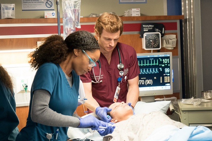 CHICAGO MED -- "Bound" Episode 106 -- Pictured: (l-r) Yaya DaCosta as April Sexton, Nick Gehlfuss as Dr. Will Halstead -- (Photo by: Elizabeth Sisson/NBC)
