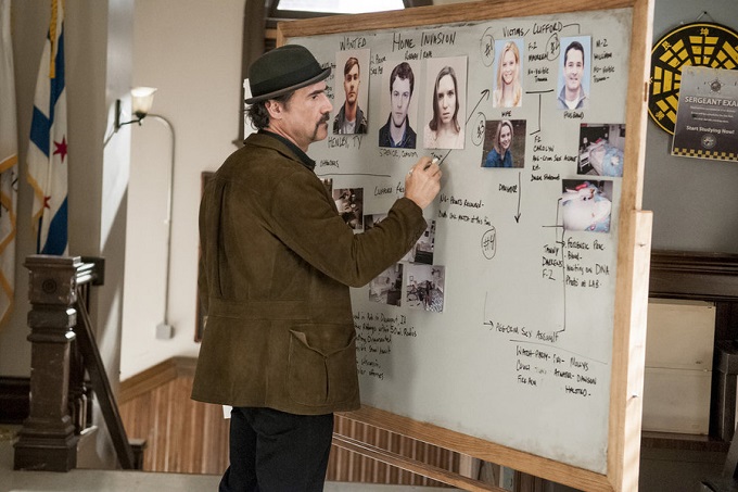 CHICAGO P.D. -- "Knocked The Family Right Out" Episode 311 -- Pictured: Elias Koteas as Alvin Olinsky -- (Photo by: Matt Dinerstein/NBC)