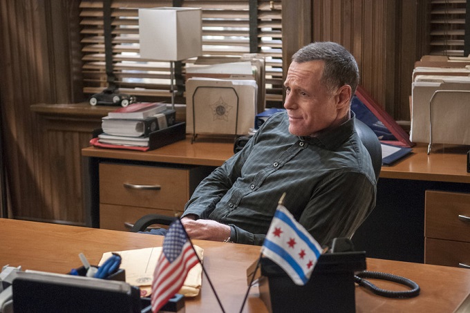 CHICAGO P.D. -- "Knocked The Family Right Out" Episode 311 -- Pictured: Jason Beghe as Hank Voight -- (Photo by: Matt Dinerstein/NBC)