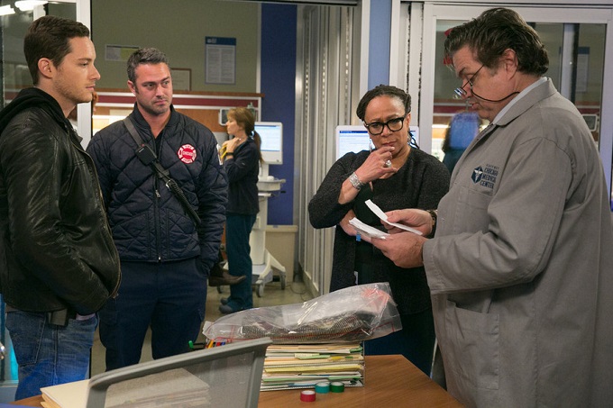 CHICAGO MED -- "Malignant" Episode 105 -- Pictured: (l-r) Jesse Lee Soffer as Jay Halstead, Taylor Kinney as Kelly Severide, S. Epatha Merkerson as Sharon Goodwin, Oliver Platt as Dr. Daniel Charles -- (Photo by: Elizabeth Sisson/NBC)