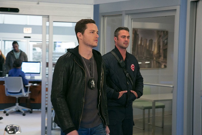 CHICAGO MED -- "Malignant" Episode 105 -- Pictured: (l-r) Jesse Lee Soffer as Jay Halstead, Taylor Kinney as Kelly Severide -- (Photo by: Elizabeth Sisson/NBC)