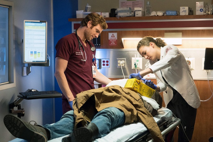 CHICAGO MED -- "Saints" Episode 107 -- Pictured: (l-r) Nick Gehlfuss as Dr. Will Halstead, Rachel DiPillo as Dr. Sarah Reese -- (Photo by: Elizabeth Sisson/NBC)