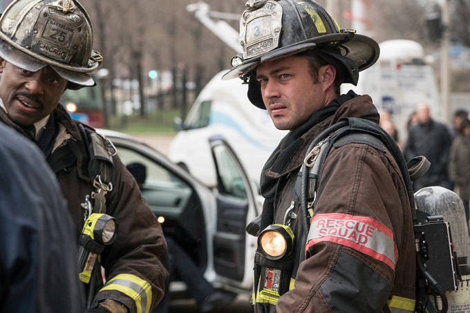 CHICAGO FIRE -- "The Sky Is Falling" Episode 413 -- Pictured: (l-r) Eamonn Walker as Chief Wallace Boden, Taylor Kinney as Kelly Severide -- (Photo by: Elizabeth Morris/NBC)