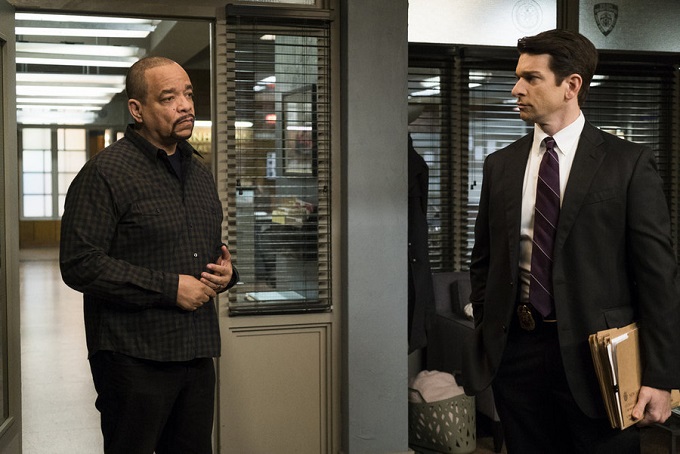 LAW & ORDER: SPECIAL VICTIMS UNIT -- "Catfishing Teacher" Episode 1711 -- Pictured: (l-r) Ice-T as Detective Odafin "Fin" Tutuola, Andy Karl as Sergeant Mike Dodds -- (Photo by: Michael Parmelee/NBC)