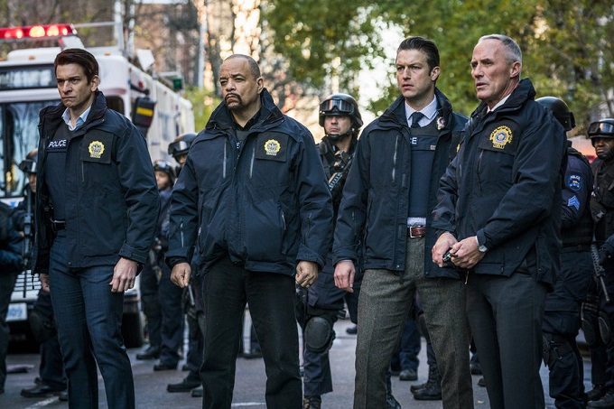 LAW & ORDER: SPECIAL VICTIMS UNIT -- "Townhouse Incident" Episode 1712 -- Pictured: (l-r) Andy Karl as Sergeant Mike Dodds, Ice-T as Detective Odafin "Fin" Tutuola, Peter Scanavino as Dominick "Sonny" Carisi, Robert John Burke as IAB Capt. Ed Tucker -- (Photo by: Michael Parmalee/NBC)