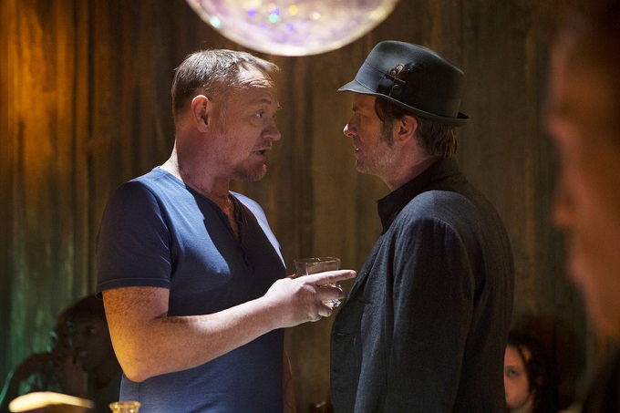THE EXPANSE -- "Windmills" Episode 107 -- Pictured: (l-r) Jared Harris as Anderson Dawes, Thomas Jane as Detective Josephus Miller -- (Photo by: Rafy/Syfy)