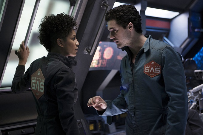 THE EXPANSE -- "Windmills" Episode 107 -- Pictured: (l-r) Dominique Tipper as Naomi Nagata, Steven Strait as Earther James Holden -- (Photo by: Rafy/Syfy)
