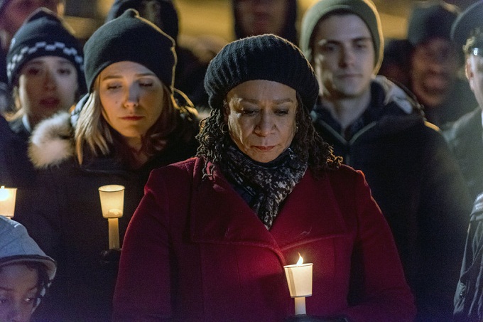 CHICAGO P.D. -- "The Cases That Need to Be Solved" Episode 316 -- Pictured: (l-r) Sophia Bush as Erin Lindsay, S. Epatha Merkerson as Sharon Goodwin -- (Photo by: Matt Dinerstein/NBC)