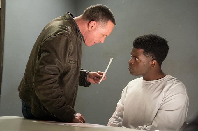 CHICAGO P.D. -- "The Cases That Need To Be Solved" Episode 316 -- Pictured: (left) Jason Beghe as Hank Voight -- (Photo by: Elizabeth Sisson/NBC)