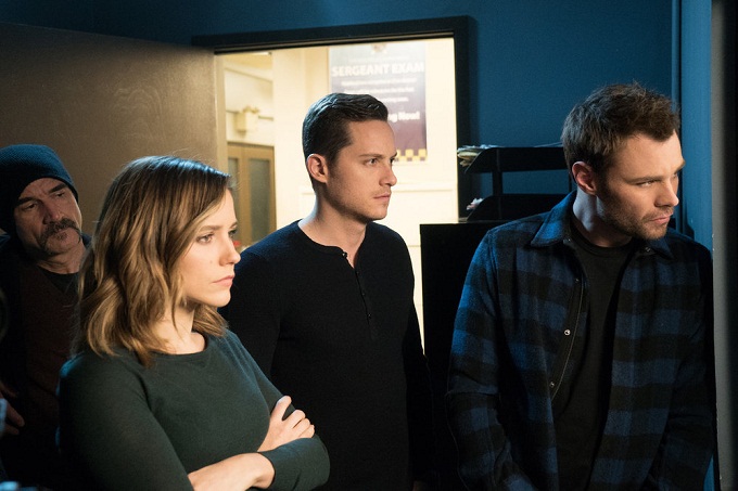 CHICAGO P.D. -- "The Cases That Need To Be Solved" Episode 316 -- Pictured: (l-r) Elias Koteas as Alvin Olinsky, Sophia Bush as Erin Lindsay, Jesse Lee Soffer as Jay Halstead, Patrick John Flueger as Adam Ruzek -- (Photo by: Elizabeth Sisson/NBC)