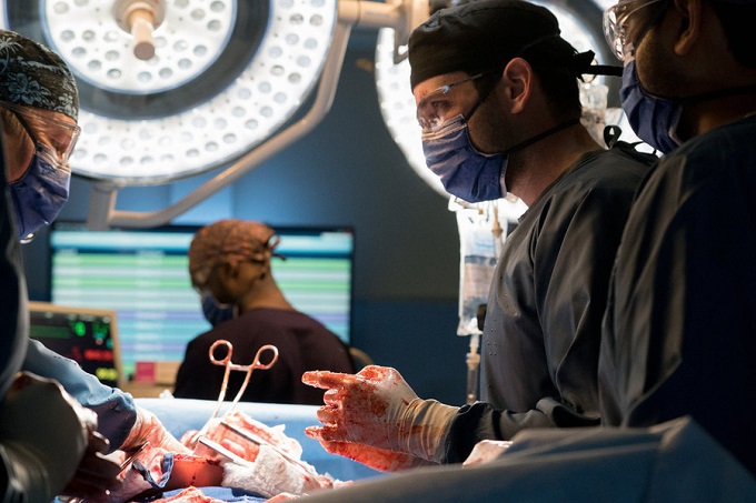 CHICAGO MED -- "Clarity" Episode 110 -- Pictured: (l-r) Gregg Henry as Dr. Downey, Colin Donnell as Dr. Connor Rhodes -- (Photo by: Elizabeth Sisson/NBC)