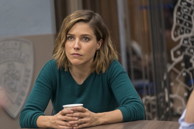 LAW & ORDER: SPECIAL VICTIMS UNIT -- "Nationwide Manhunt" Episode 1713 -- Pictured: Sophia Bush as Detective Erin Lindsay -- (Photo by: Michael Parmelee/NBC)