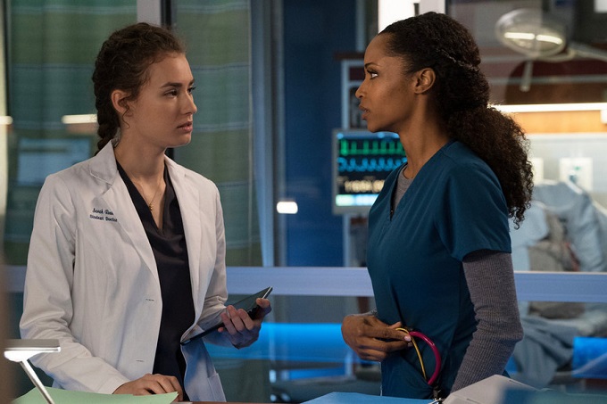CHICAGO MED -- "Reunion" Episode 108 -- Pictured: (l-r) Rachel DiPillo as Dr. Sarah Reese, Yaya DaCosta as April Sexton -- (Photo by: Elizabeth Sisson/NBC)
