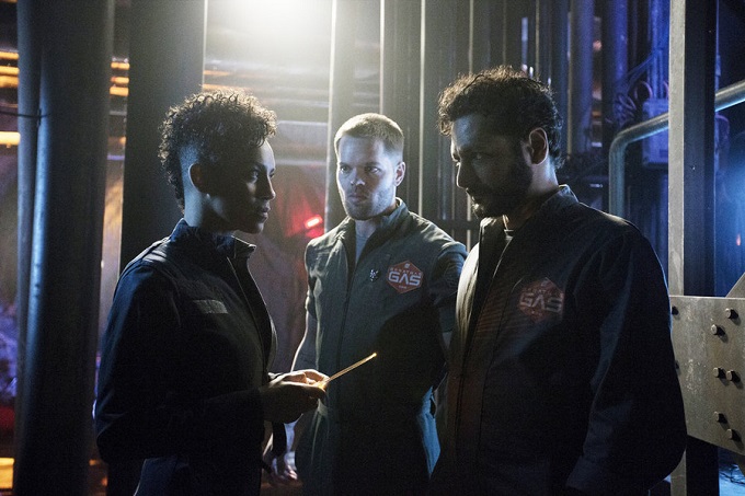 THE EXPANSE -- "Critical Mass" Episode 109 -- Pictured: (l-r) Dominique Tipper as Naomi Nagata, Wes Chatham as Amos, Cas Anvar as Alex Kamal -- (Photo by: Rafy/Syfy)
