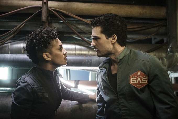 THE EXPANSE -- "Critical Mass" Episode 109 -- Pictured: (l-r) Dominique Tipper as Naomi Nagata, Steven Strait as Earther James Holden -- (Photo by: Rafy/Syfy)