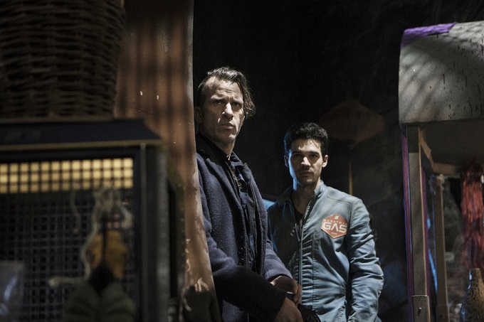 THE EXPANSE --"Leviathan Wakes" Episode 109 -- Pictured: (l-r) Thomas Jane as Detective Josephus Miller, Steven Strait as Earther James Holden -- (Photo by: Rafy/Syfy)