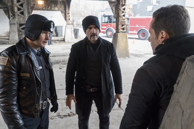 CHICAGO P.D. -- "Forty-Caliber Bread Crumb" Episode 317 -- Pictured: (l-r) Brian Geraghty as Sean Roman, Elias Koteas as Alvin Olinsky, Jesse Lee Soffer as Jay Halstead -- (Photo by: Matt Dinerstein/NBC)