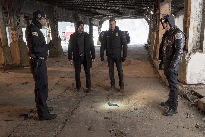 CHICAGO P.D. -- "Forty-Caliber Bread Crumb" Episode 317 -- Pictured: (l-r) Elias Koteas as Alvin Olinsky, Jesse Lee Soffer as Jay Halstead, Brian Geraghty as Sean Roman -- (Photo by: Matt Dinerstein/NBC)