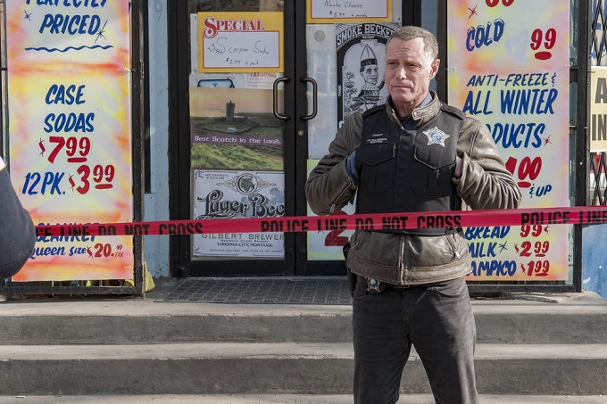 CHICAGO P.D. -- "Kasual with A K" Episode 318 -- Pictured: Jason Beghe as Hank Voight -- (Photo by: Matt Dinerstein/NBC)