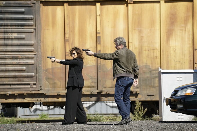 SHADES OF BLUE -- "Live Wire Act" Episode 109 -- Pictured: (l-r) Jennifer Lopez as Det. Harlee Santos, Ray Liotta as Bill Wozniak -- (Photo by: Peter Kramer/NBC)