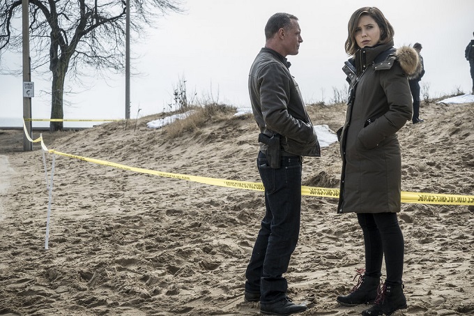 CHICAGO P.D. -- "In a Duffel Bag" Episode 320 -- Pictured: (l-r) Jason Beghe as Sergeant Hank Voight, Sophia Bush as Detective Erin Lindsay -- (Photo by: Matt Dinerstein/NBC)