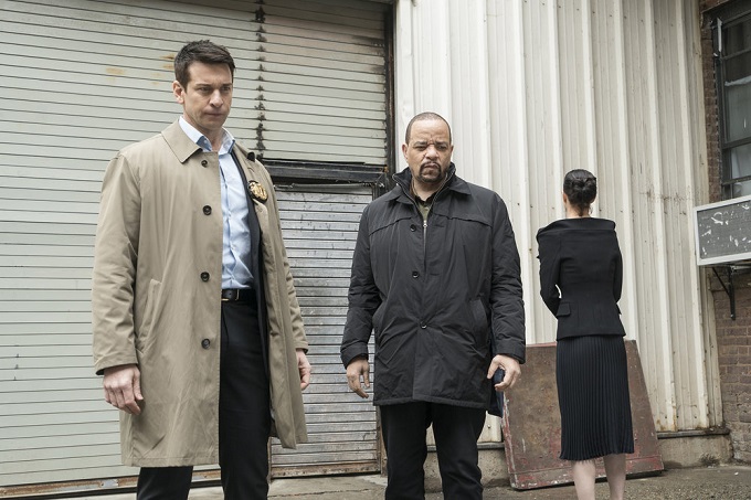 LAW & ORDER: SPECIAL VICTIMS UNIT -- "Fashionable Crimes" Episode 1720 -- Pictured: (l-r) Andy Karl as Sergeant Mike Dodds, Ice-T as Detective Odafin "Fin" Tutuola -- (Photo by: Michael Parmelee/NBC)