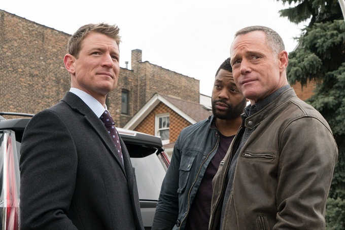 CHICAGO P.D. -- "Justice" Episode 321 -- Pictured: (l-r) Philip Winchester as Peter Stone, LaRoyce Hawkins as Officer Kevin Atwater, Jason Beghe as Sergeant Hank Voight -- (Photo by: Elizabeth Morris/NBC)