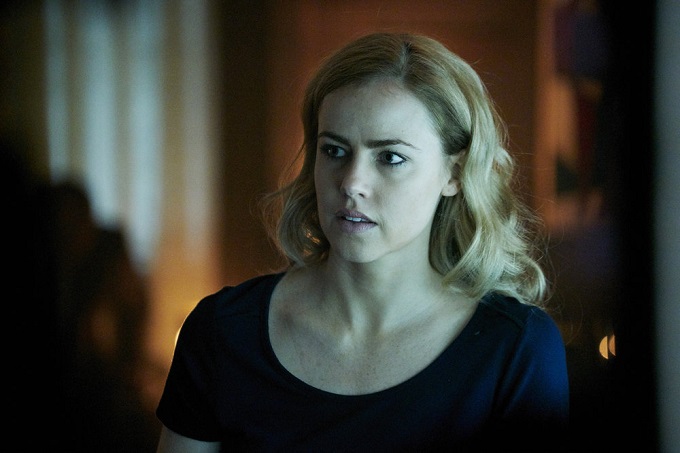 12 MONKEYS -- "Fatherland" Episode 210 -- Pictured: Amanda Schull as Cassandra Railly -- (Photo by: Steve Wilkie/Syfy)