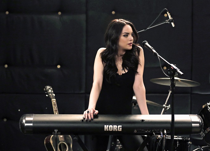 Sex&Drugs&Rock&Roll - "All That Glitters is Gold" -- Ep 201 (Airs Thursday, June 30, 10:00 pm e/p) -- Pictured: Elizabeth Gillies as Gigi. CR. Patrick Harbron/FX