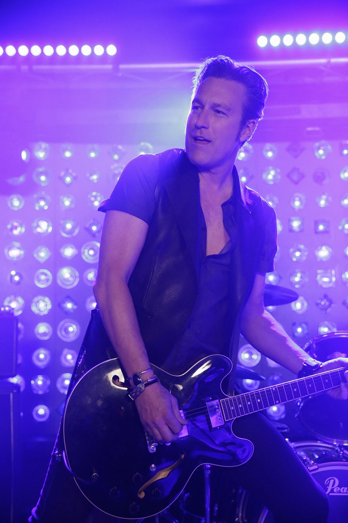 Sex&Drugs&Rock&Roll - "Cool For the Summer" -- Ep 203 (Airs Thursday, July 14, 10:00 pm e/p) -- Pictured: John Corbett as Flash. CR. Patrick Harbron/FX