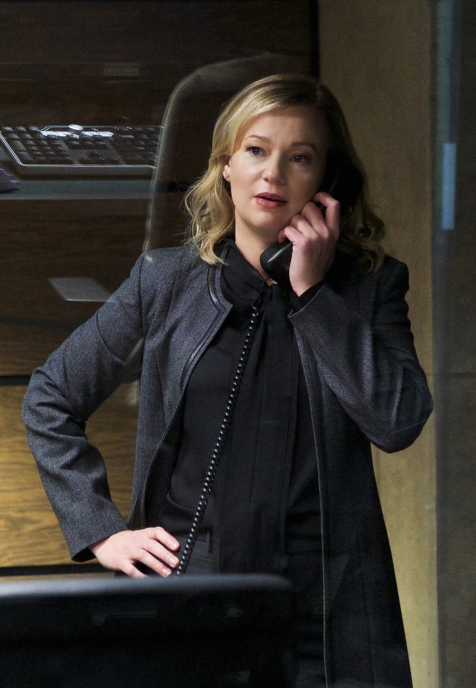 THE STRAIN -- "New York Strong" -- Episode 301 (Airs Sunday, August 28, 10:00 pm e/p) Pictured: Samantha Mathis as Justine Faraldo. CR: Michael Gibson/FX