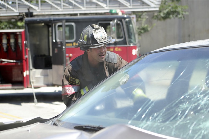 CHICAGO FIRE -- "A Real Wake-up Call" Episode 502 -- Pictured: Taylor Kinney as Kelly Severide -- (Photo by: Parrish Lewis/NBC)