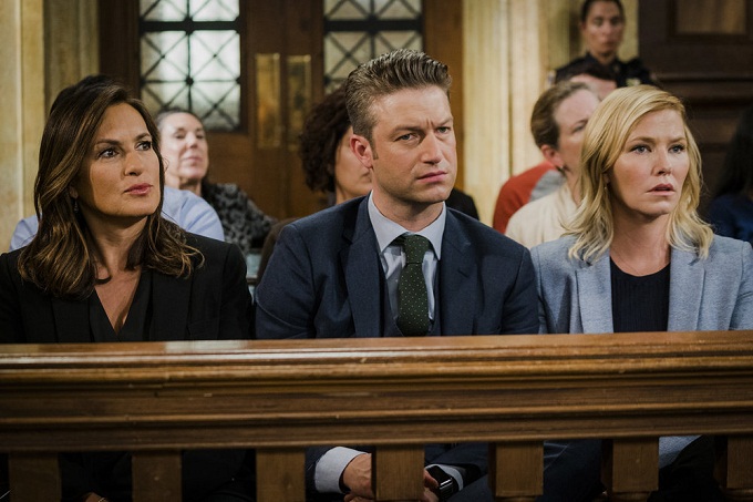 LAW & ORDER: SPECIAL VICTIMS UNIT -- "Heightened Emotions" Episode 1805 -- Pictured: (l-r) Mariska Hargitay as Olivia Benson, Peter Scanavino as Dominick Carisi Jr., Kelli Giddish as Amanda Rollins -- (Photo by: Michael Parmelee/NBC)