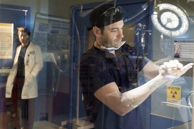 CHICAGO MED -- "Extreme Measures" Episode 205 -- Pictured: Colin Donnell as Connor Rhodes -- (Photo by: Elizabeth Sisson/NBC)