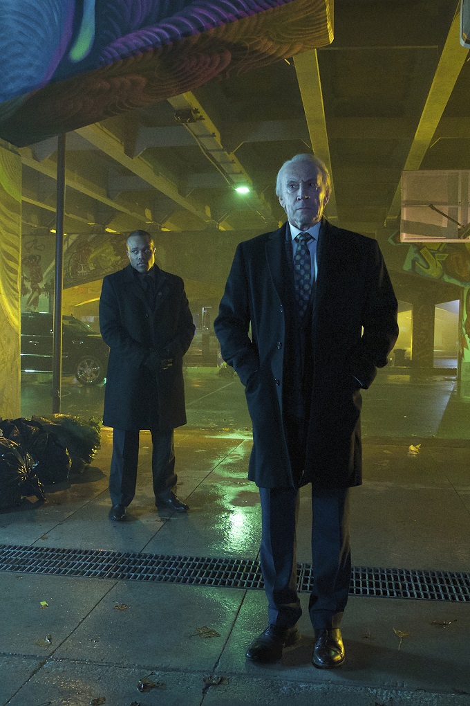 THE STRAIN -- "White Light" -- Episode 308 -- (Airs Sunday, October 16, 10:00 pm e/p) Pictured: (l-r) Dwain Murphy as Duncan, Jonathan Hyde as Eldritch Palmer. CR: Michael Gibson/FX