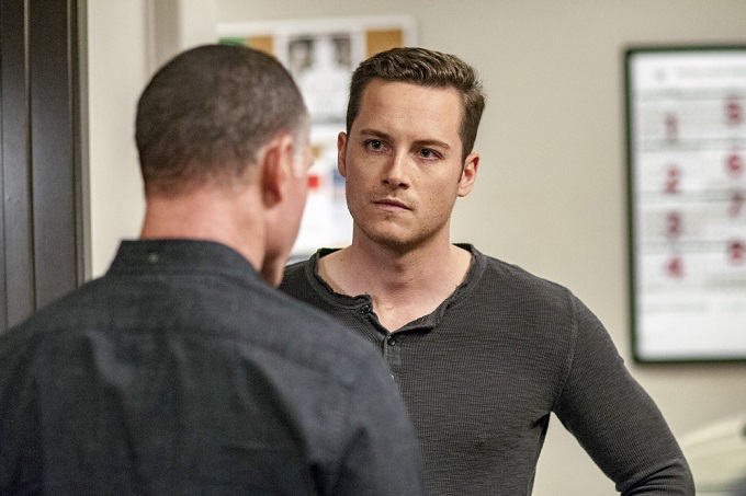 CHICAGO P.D. -- "300,000 Likes" Episode 407 -- Pictured: Jesse Lee Soffer as Jay Halstead -- (Photo by: Matt Dinerstein/NBC)