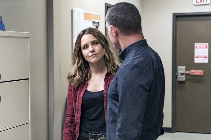 CHICAGO P.D. -- "300,000 Likes" Episode 407 -- Pictured: Sophia Bush as Erin Lindsay -- (Photo by: Matt Dinerstein/NBC)