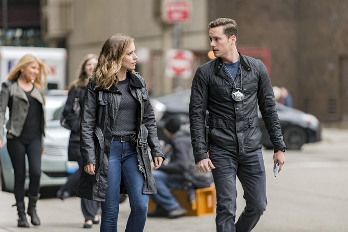 CHICAGO P.D. -- "Don't Bury The Case" Episode 409 -- Pictured: (l-r) Sophia Bush as Erin Lindsay, Jesse Lee Soffer as Jay Halstead -- (Photo by: Matt Dinerstein/NBC)