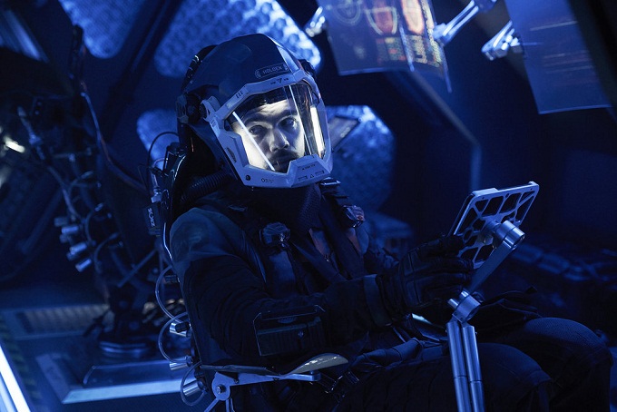 THE EXPANSE -- "Doors & Corners" Episode 202 -- Pictured: Steven Strait as Earther James Holden -- (Photo by: Shane Mahood/Syfy)