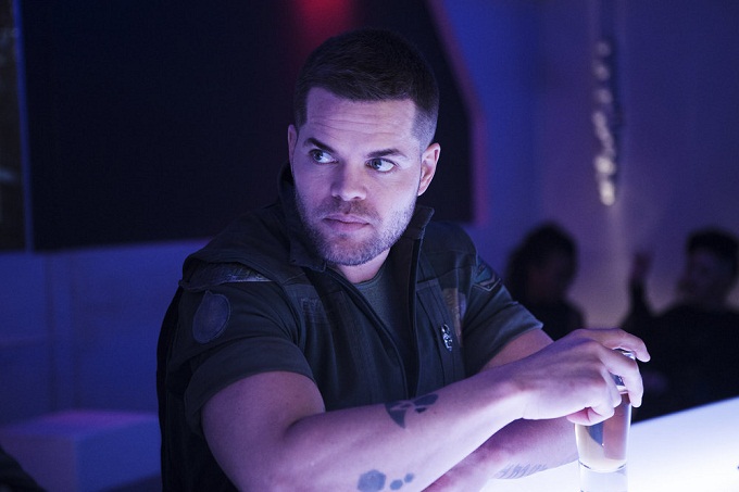 THE EXPANSE -- "Doors & Corners" Episode 202 -- Pictured: Wes Chatham as Amos Burton -- (Photo by: Rafy/Syfy)