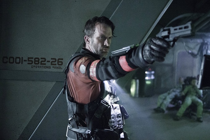 THE EXPANSE -- "Doors & Corners" Episode 202 -- Pictured: Thomas Jane as Detective Joe Miller -- (Photo by: Rafy/Syfy)