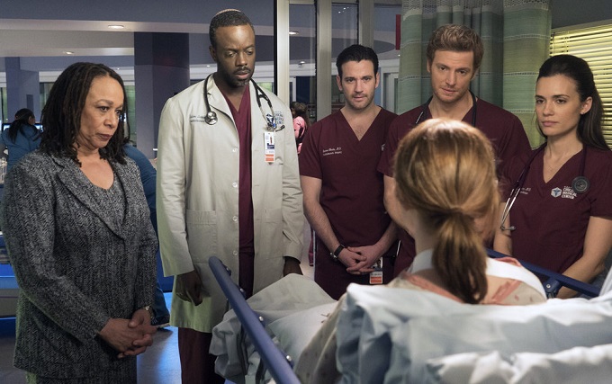 CHICAGO MED -- "Cold Front" Episode 214 -- Pictured: (l-r) S. Epatha Merkerson as Sharon Goodwin, Ato Essandoh as Isidore Latham, Colin Donnell as Connor Rhodes, Nick Gehlfuss as Will Halstead, Torrey DeVitto as Natalie Manning -- (Photo by: Elizabeth Sisson/NBC)