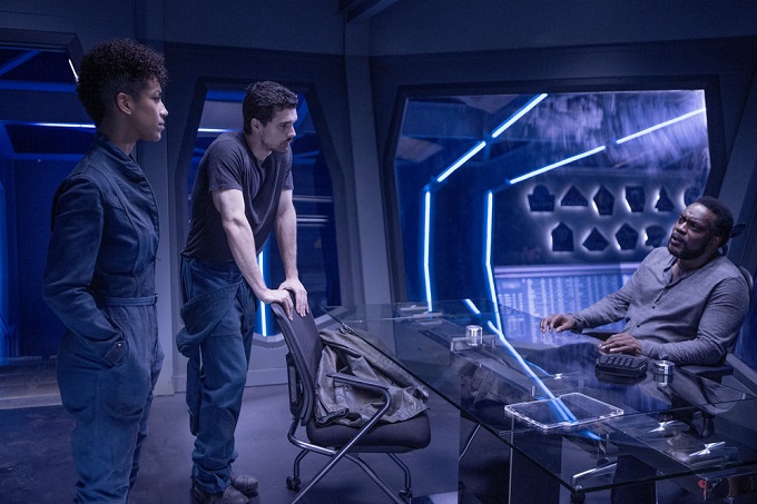 THE EXPANSE -- "Godspeed" Episode 204 -- Pictured: (l-r) Dominique Tipper as Naomi Nagata, Steven Strait as Earther James Holden, Chad Coleman as Fred Johnson -- (Photo by: Rafy/Syfy)