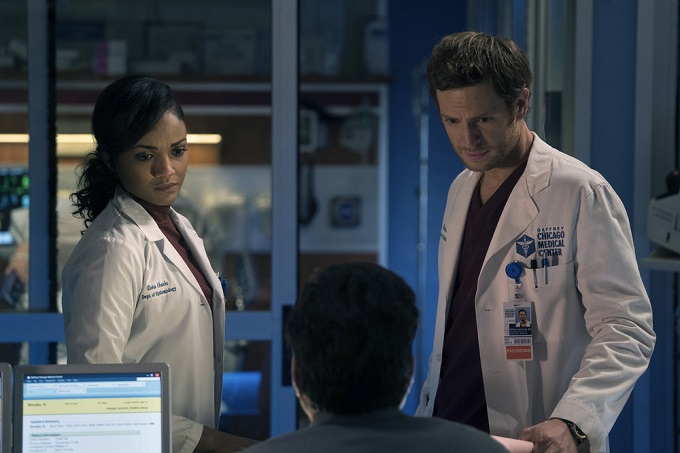 CHICAGO MED -- "Theseus' Ship" Episode 213 -- Pictured: (l-r) Mekia Cox as Robyn Charles, Nick Gehlfuss as Will Halstead -- (Photo by: Elizabeth Sisson/NBC)